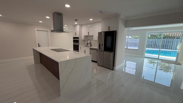 2521 NE 45th Street, Lighthouse Point, FL 33064
