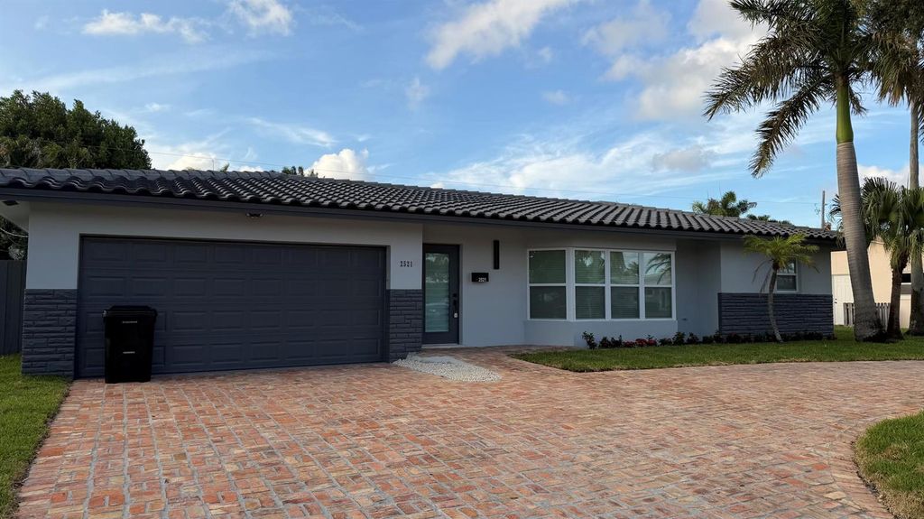 2521 NE 45th Street, Lighthouse Point, FL 33064