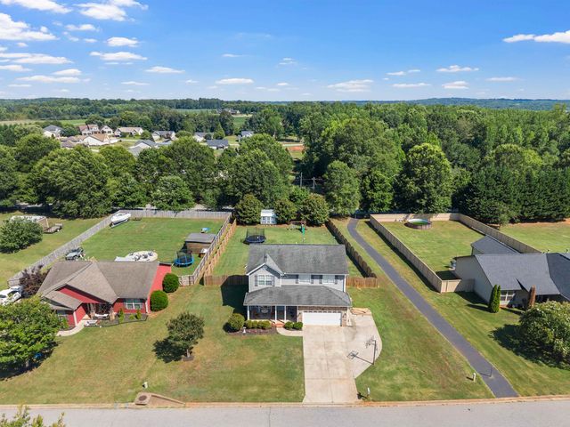 15 Camrose Drive, Greer, SC 29651