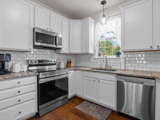15 Camrose Drive, Greer, SC 29651