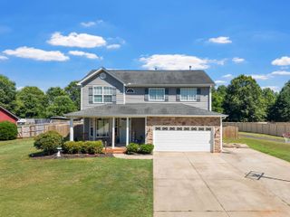 15 Camrose Drive, Greer, SC 29651