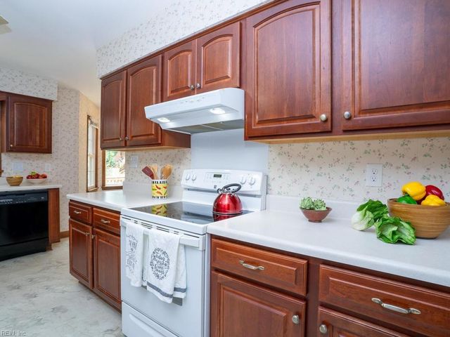 4248 Cheswick LN, Virginia Beach, VA 23455