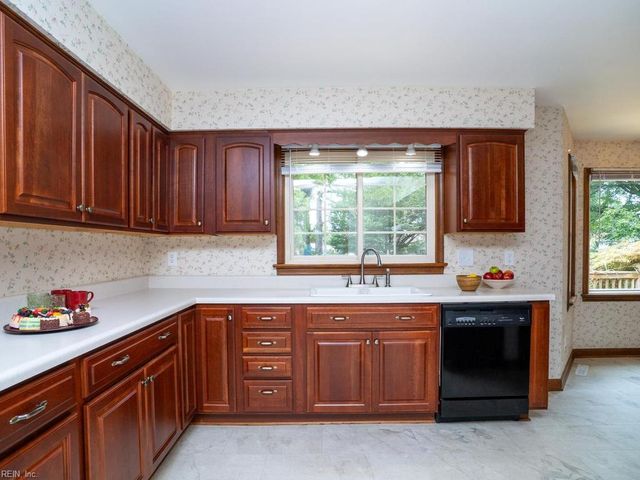 4248 Cheswick LN, Virginia Beach, VA 23455