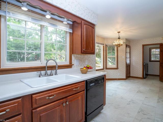 4248 Cheswick LN, Virginia Beach, VA 23455