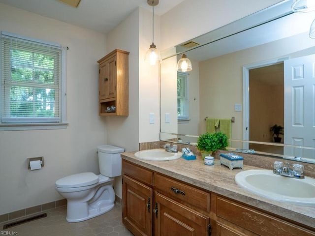 4248 Cheswick LN, Virginia Beach, VA 23455