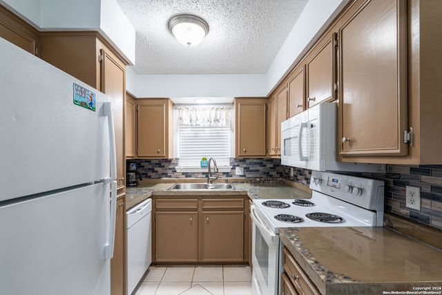 15217 Leeward Dr Apt B1, Corpus Christi, TX 78418