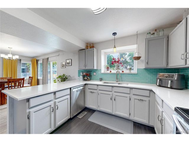 8462 S Upham Way, Littleton, CO 80128