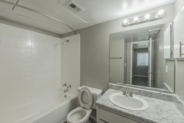 1122 Millview Drive 204, Arlington, TX 76012