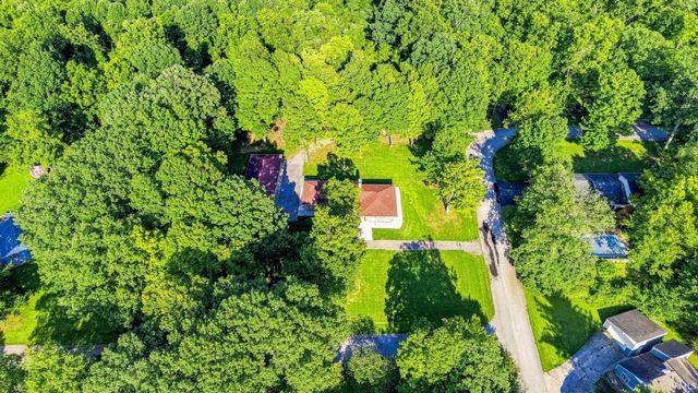 1700 N Allen Court, Ellettsville, IN 47429