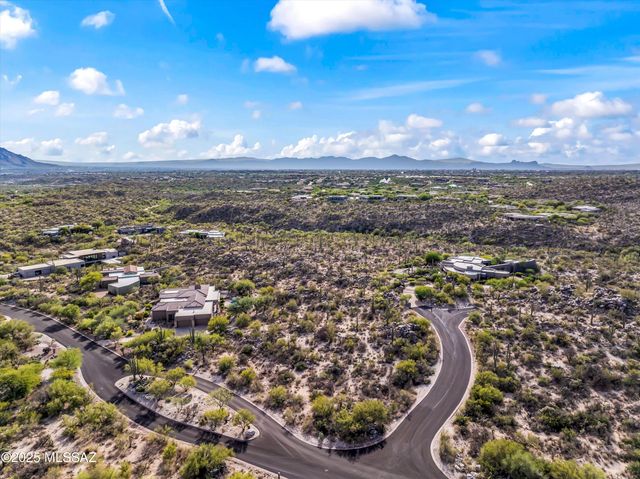 530 E Thunderstorm Place, Oro Valley, AZ 85755