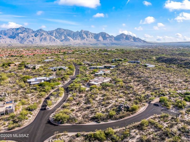 530 E Thunderstorm Place, Oro Valley, AZ 85755