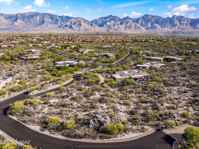 530 E Thunderstorm Place, Oro Valley, AZ 85755