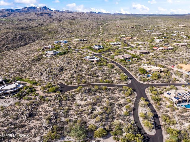 530 E Thunderstorm Place, Oro Valley, AZ 85755