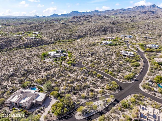 530 E Thunderstorm Place, Oro Valley, AZ 85755