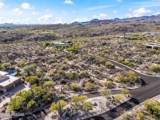 530 E Thunderstorm Place, Oro Valley, AZ 85755