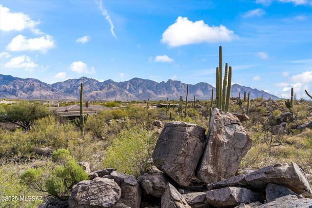 530 E Thunderstorm Place, Oro Valley, AZ 85755