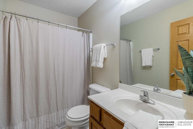 2506 Hogantown Drive, Bellevue, NE 68123