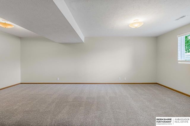 2506 Hogantown Drive, Bellevue, NE 68123