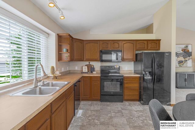 2506 Hogantown Drive, Bellevue, NE 68123