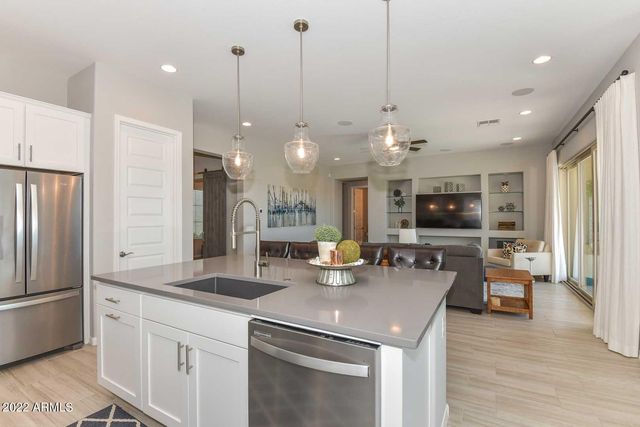 9661 W Patrick Lane, Peoria, AZ 85383