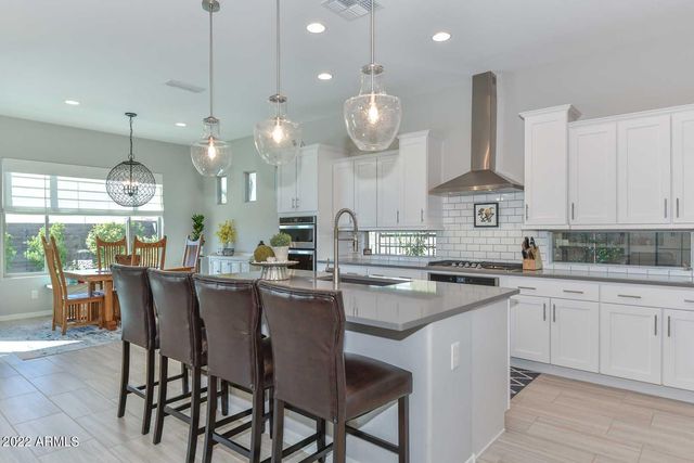 9661 W Patrick Lane, Peoria, AZ 85383