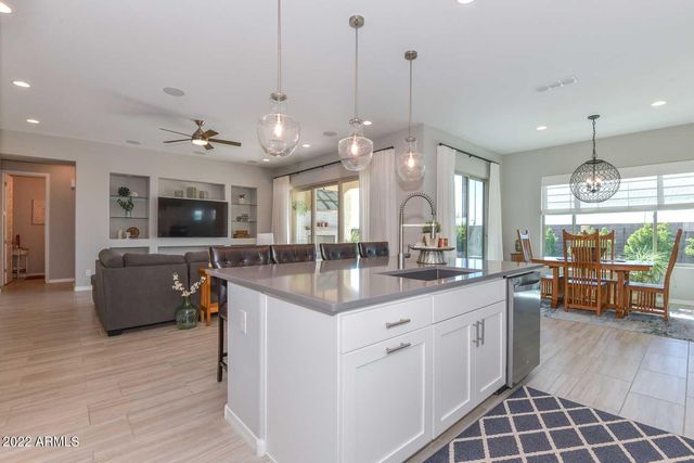 9661 W Patrick Lane, Peoria, AZ 85383