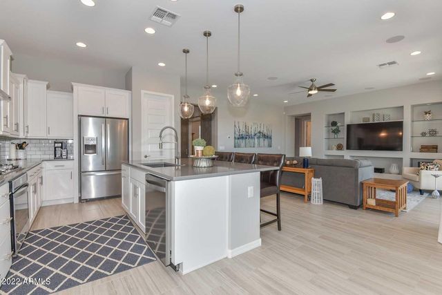 9661 W Patrick Lane, Peoria, AZ 85383