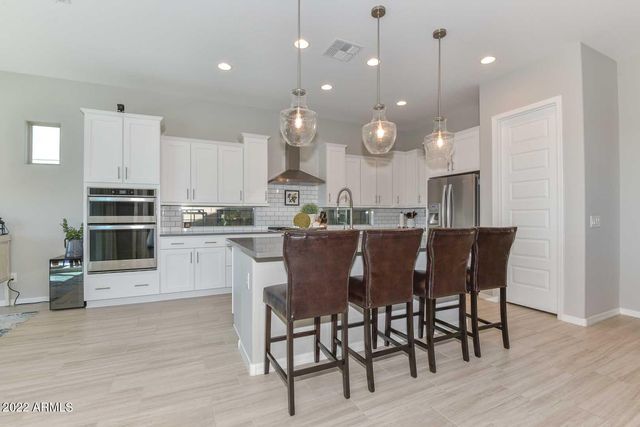 9661 W Patrick Lane, Peoria, AZ 85383