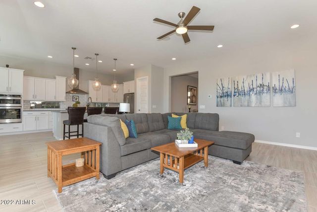 9661 W Patrick Lane, Peoria, AZ 85383