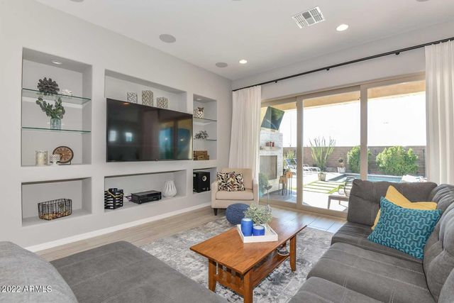 9661 W Patrick Lane, Peoria, AZ 85383