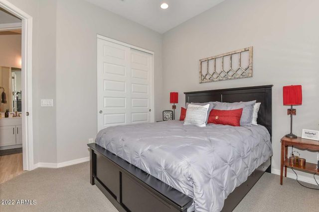 9661 W Patrick Lane, Peoria, AZ 85383