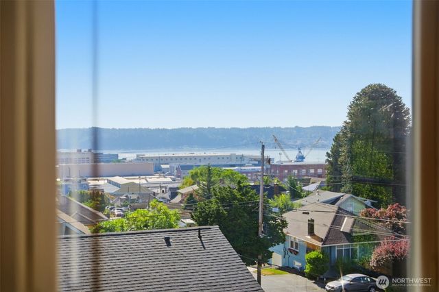 1607 Burwell Street, Bremerton, WA 98337