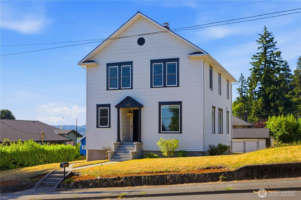1607 Burwell Street, Bremerton, WA 98337