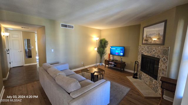 6651 N Campbell Ave Apt 240, Tucson, AZ 85718