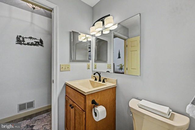 5 BEACHWOOD CT, Lake Harmony, PA 18624