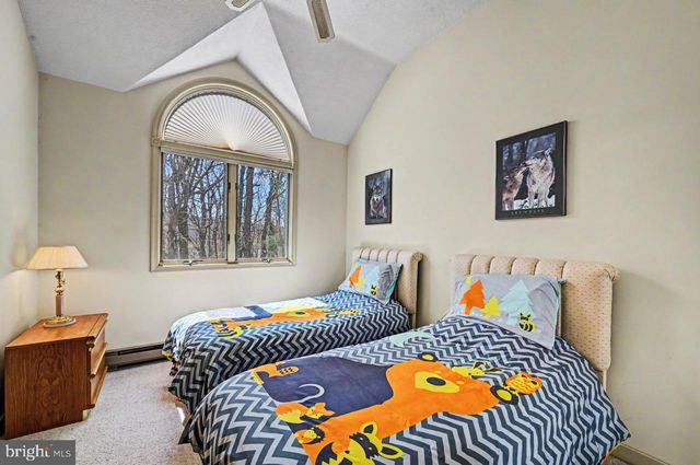 5 BEACHWOOD CT, Lake Harmony, PA 18624