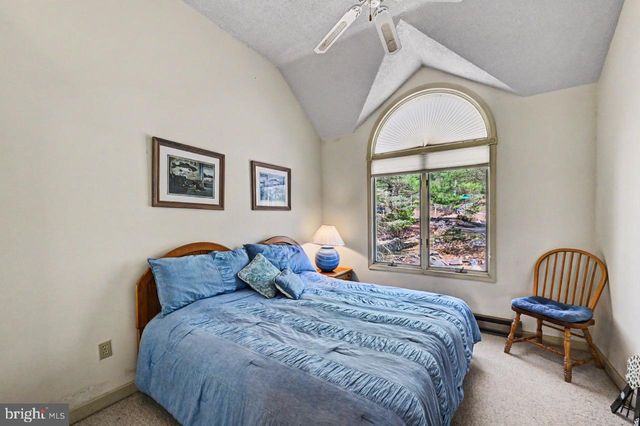 5 BEACHWOOD CT, Lake Harmony, PA 18624