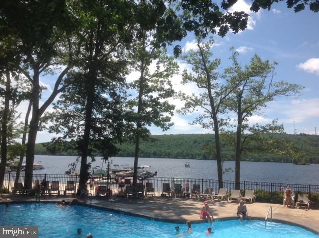 5 BEACHWOOD CT, Lake Harmony, PA 18624