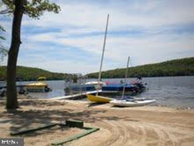 5 BEACHWOOD CT, Lake Harmony, PA 18624