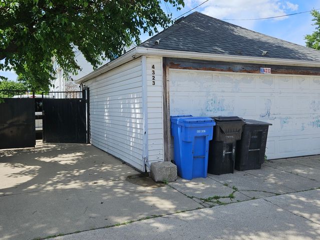 4323 S KEATING Avenue, Chicago, IL 60632
