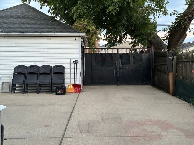 4323 S KEATING Avenue, Chicago, IL 60632