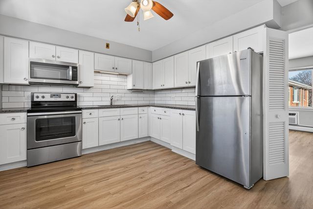 36 S Kensington Avenue 06, La Grange, IL 60525