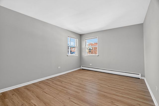 36 S Kensington Avenue 06, La Grange, IL 60525