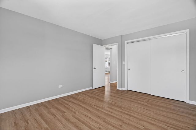 36 S Kensington Avenue 06, La Grange, IL 60525