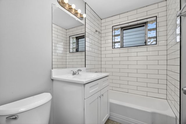 36 S Kensington Avenue 06, La Grange, IL 60525