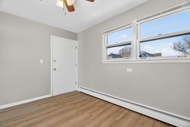 36 S Kensington Avenue 06, La Grange, IL 60525