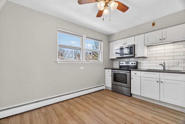 36 S Kensington Avenue 06, La Grange, IL 60525
