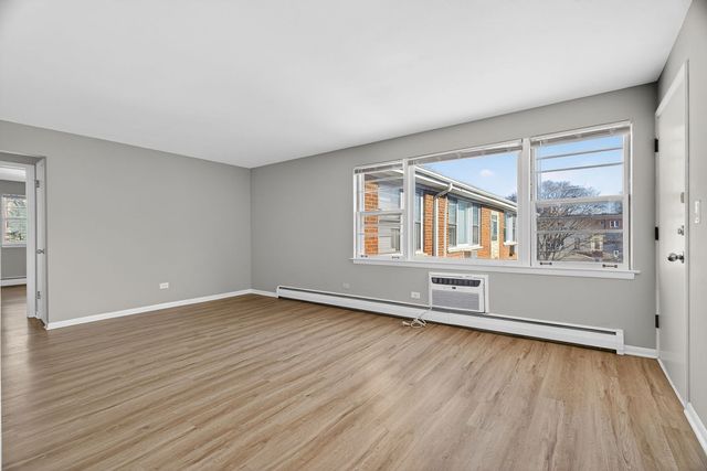 36 S Kensington Avenue 06, La Grange, IL 60525
