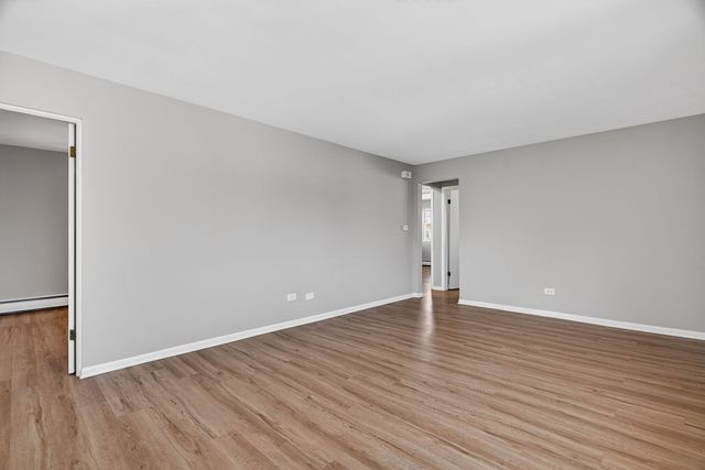 36 S Kensington Avenue 06, La Grange, IL 60525