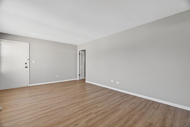 36 S Kensington Avenue 06, La Grange, IL 60525